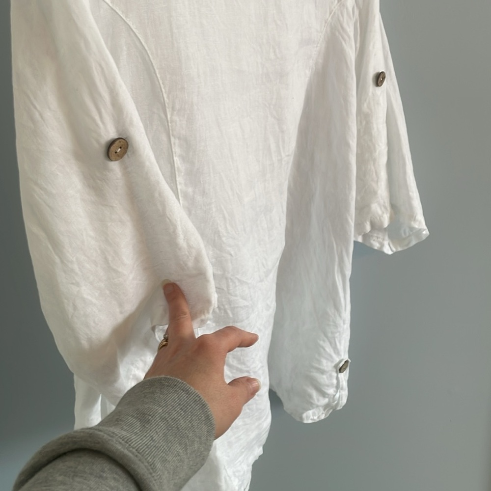Linen blouse, tunic style,  in white with contrast buttons. approx size large - Picture 7 of 11